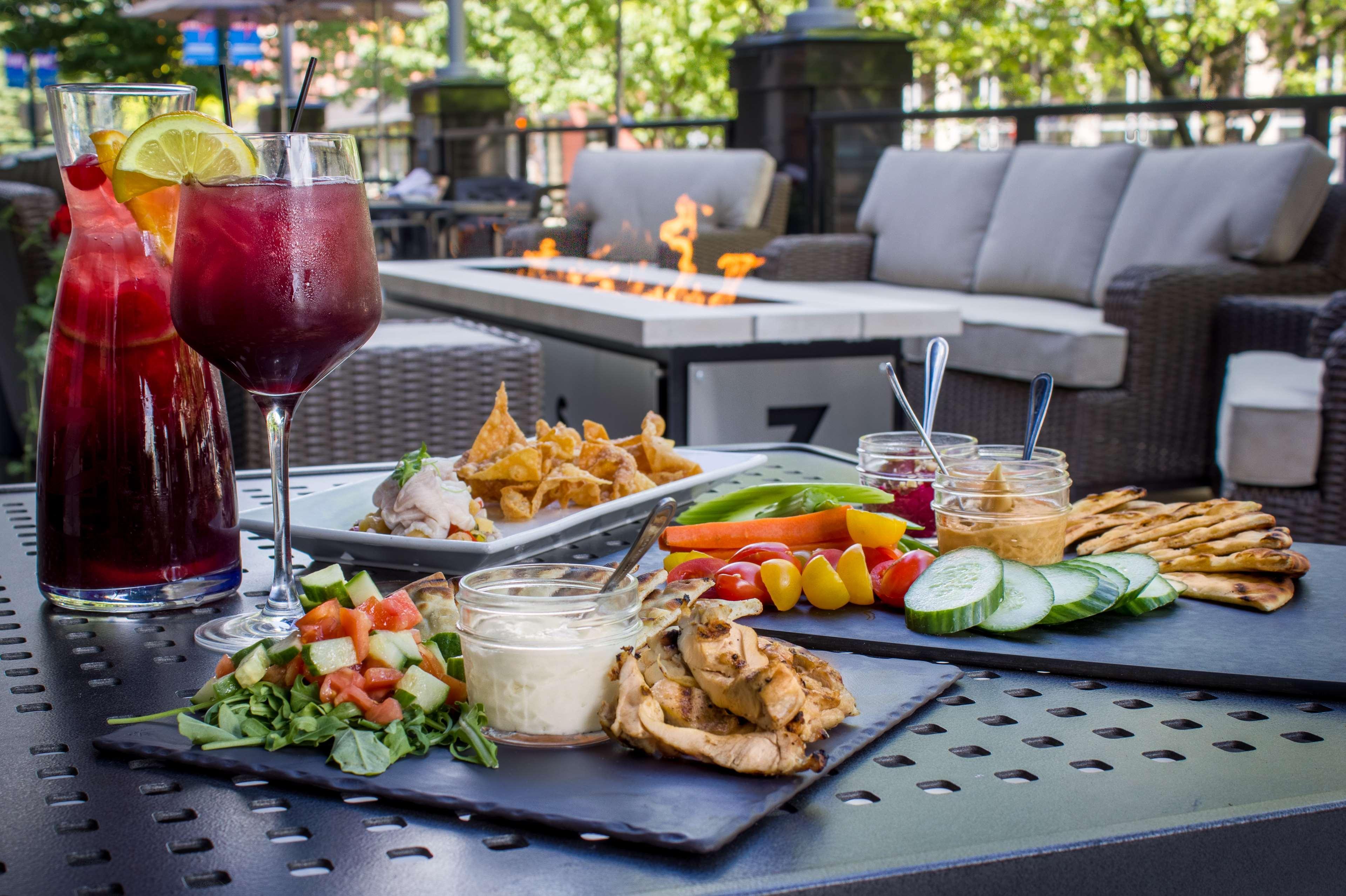 Radisson Plaza Hotel And Suites Kalamazoo Zewnętrze zdjęcie
