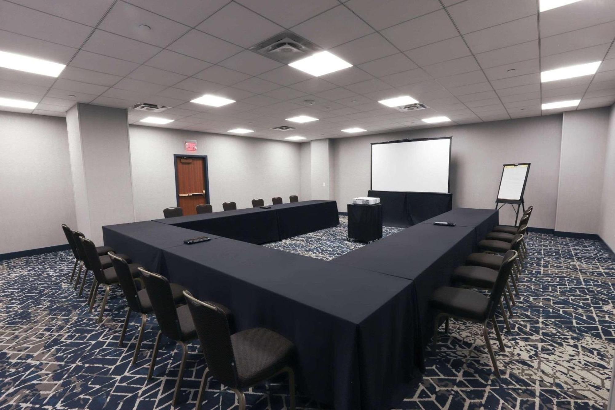 Radisson Plaza Hotel And Suites Kalamazoo Zewnętrze zdjęcie
