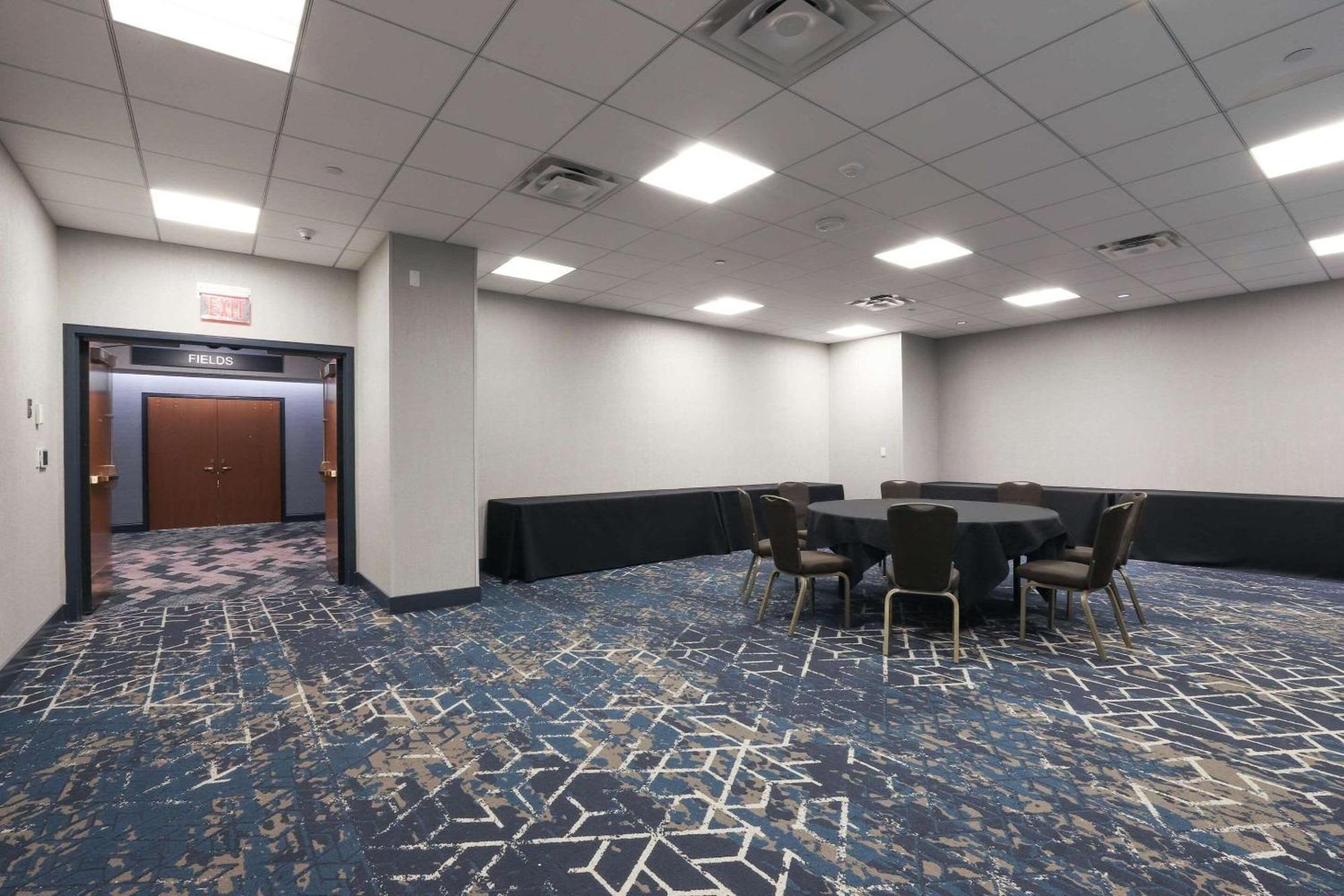 Radisson Plaza Hotel And Suites Kalamazoo Zewnętrze zdjęcie