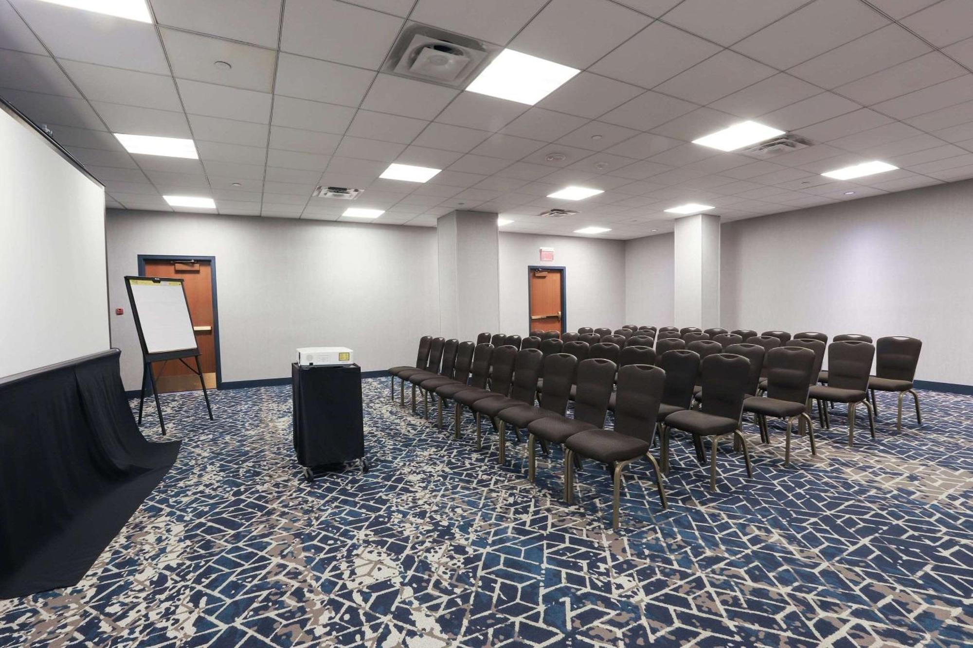 Radisson Plaza Hotel And Suites Kalamazoo Zewnętrze zdjęcie