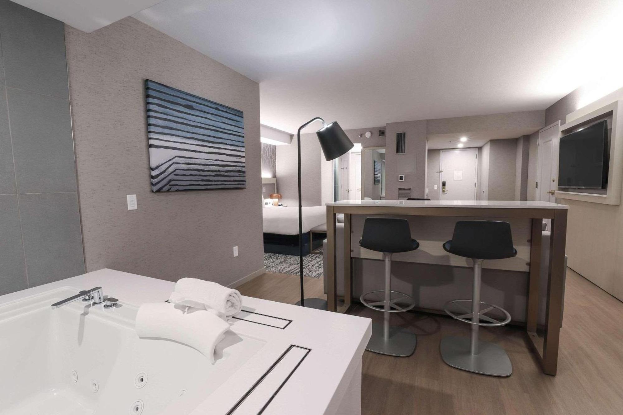 Radisson Plaza Hotel And Suites Kalamazoo Zewnętrze zdjęcie
