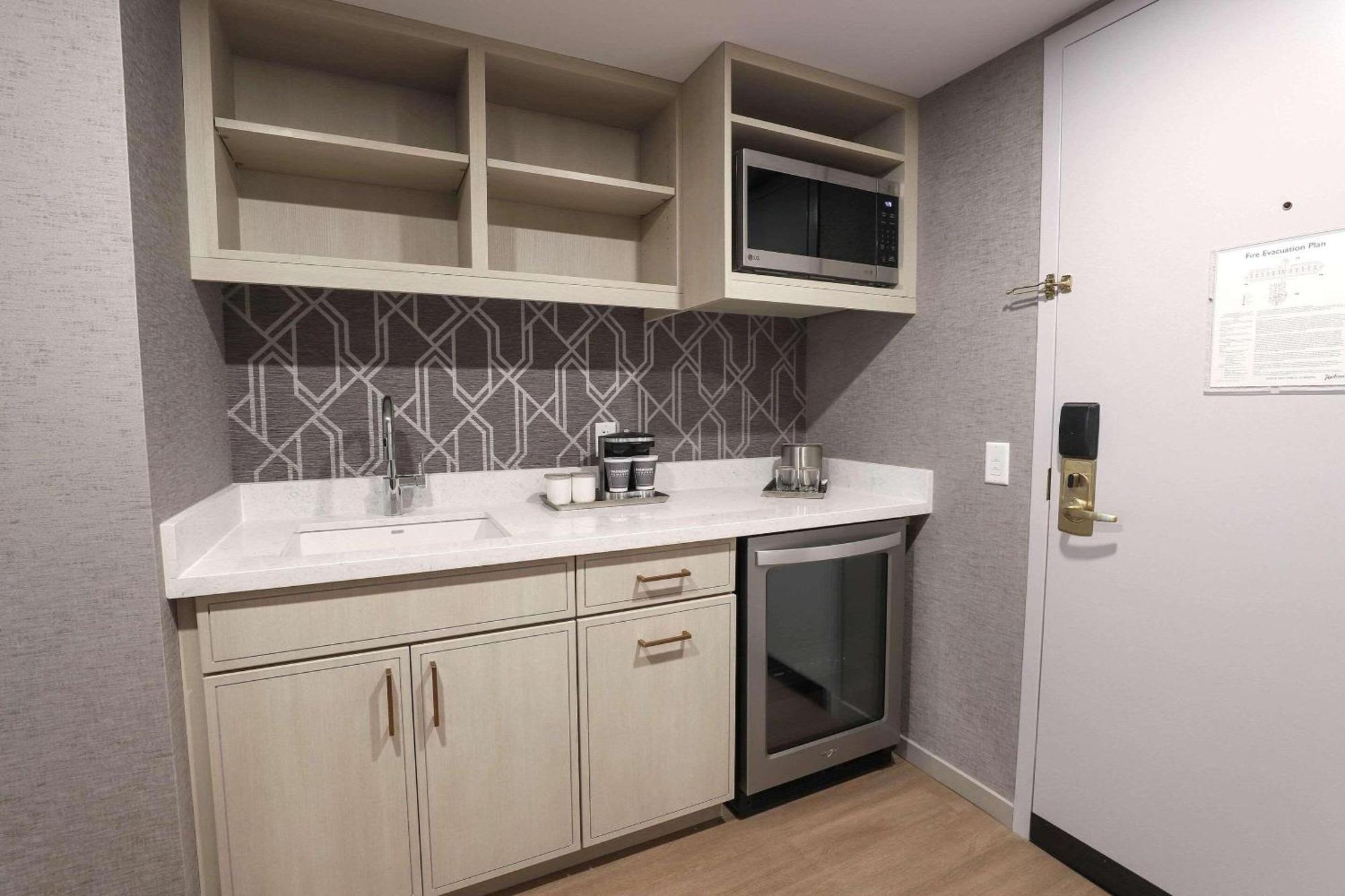 Radisson Plaza Hotel And Suites Kalamazoo Zewnętrze zdjęcie
