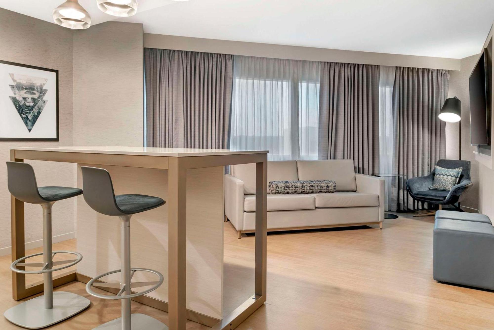 Radisson Plaza Hotel And Suites Kalamazoo Zewnętrze zdjęcie