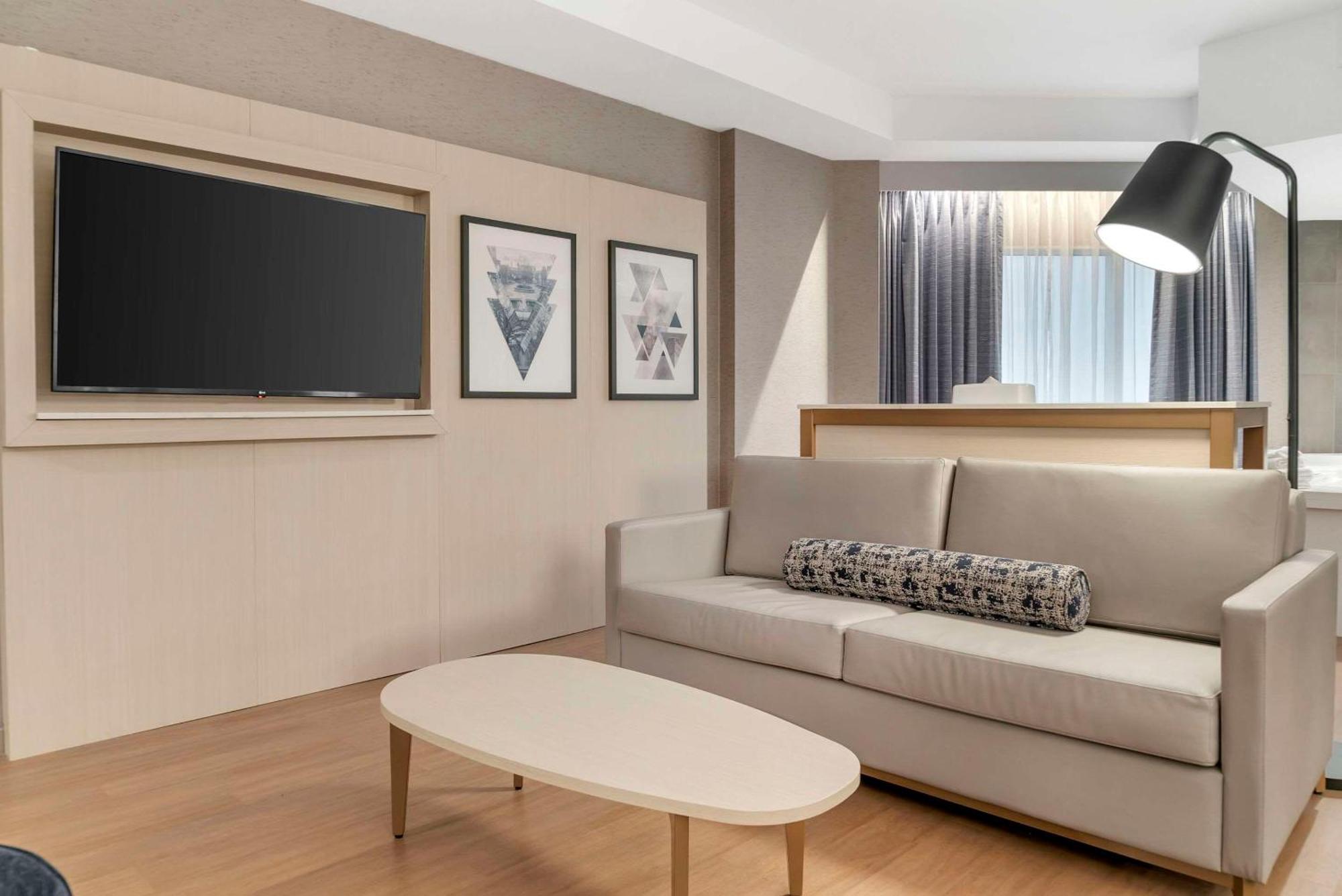 Radisson Plaza Hotel And Suites Kalamazoo Zewnętrze zdjęcie