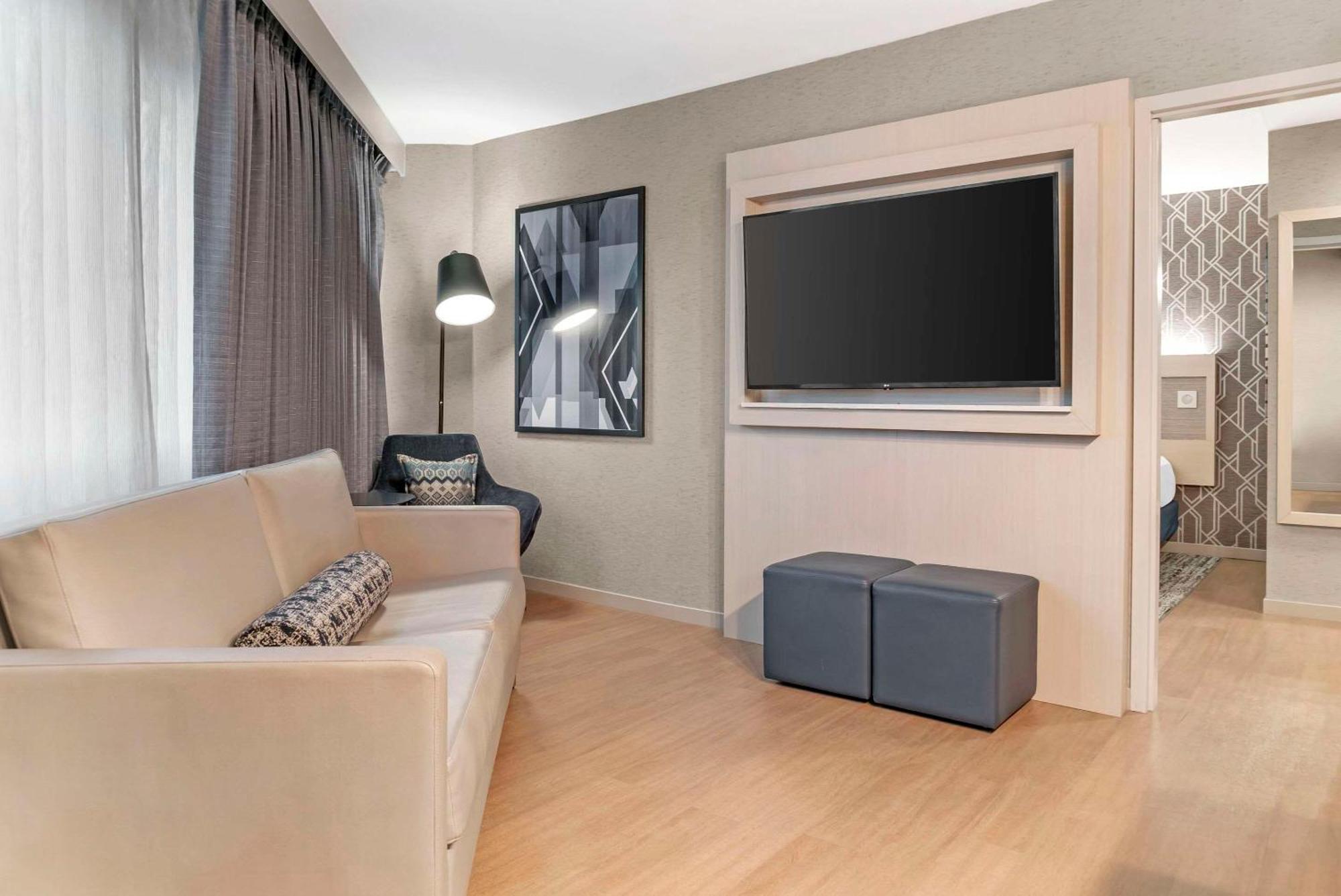 Radisson Plaza Hotel And Suites Kalamazoo Zewnętrze zdjęcie