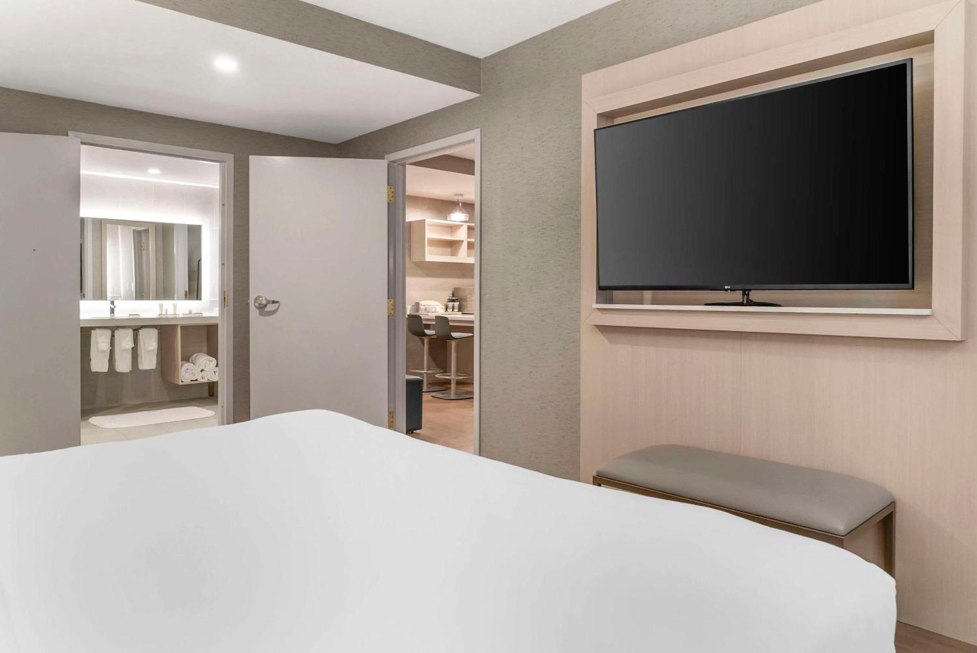 Radisson Plaza Hotel And Suites Kalamazoo Zewnętrze zdjęcie
