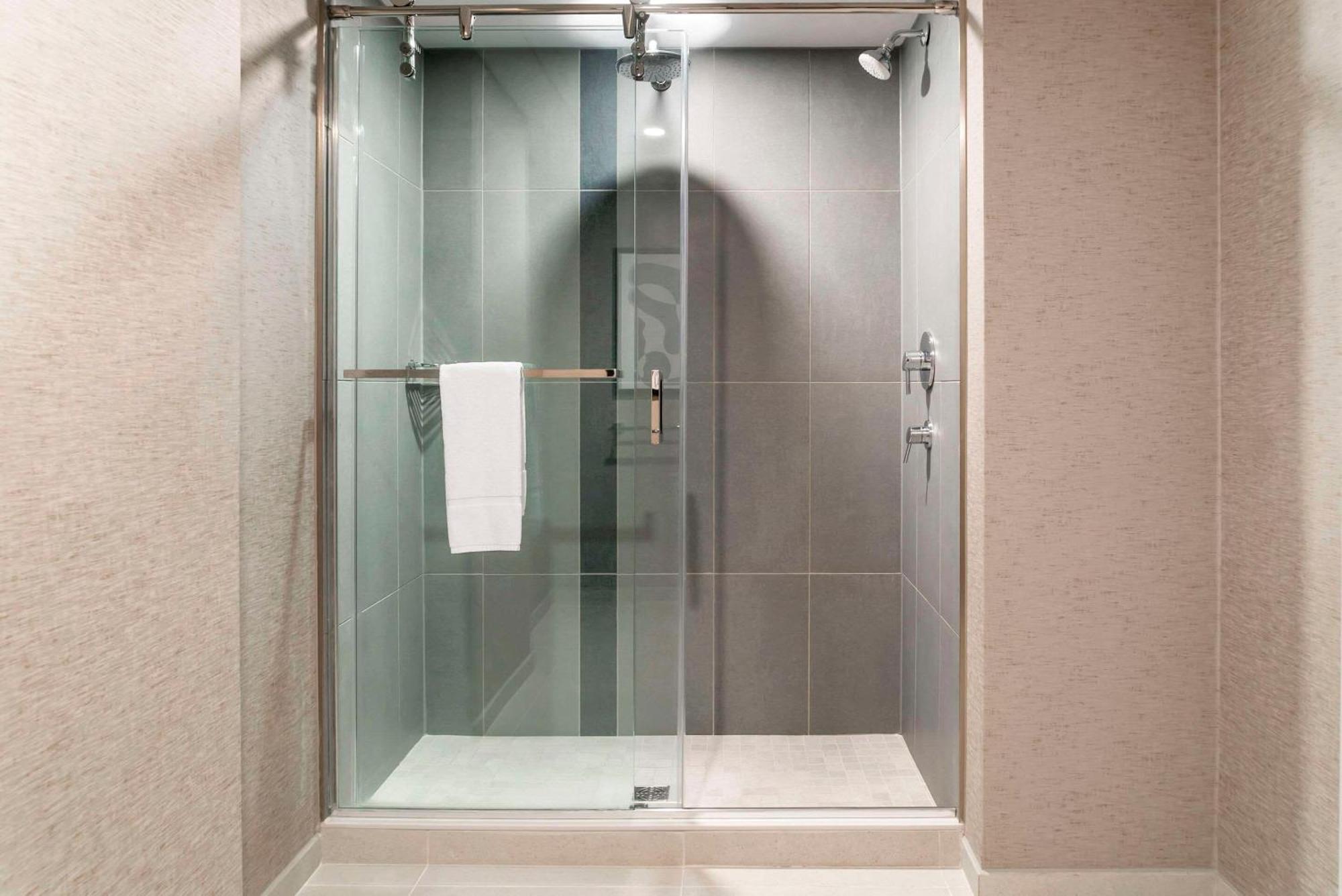 Radisson Plaza Hotel And Suites Kalamazoo Zewnętrze zdjęcie