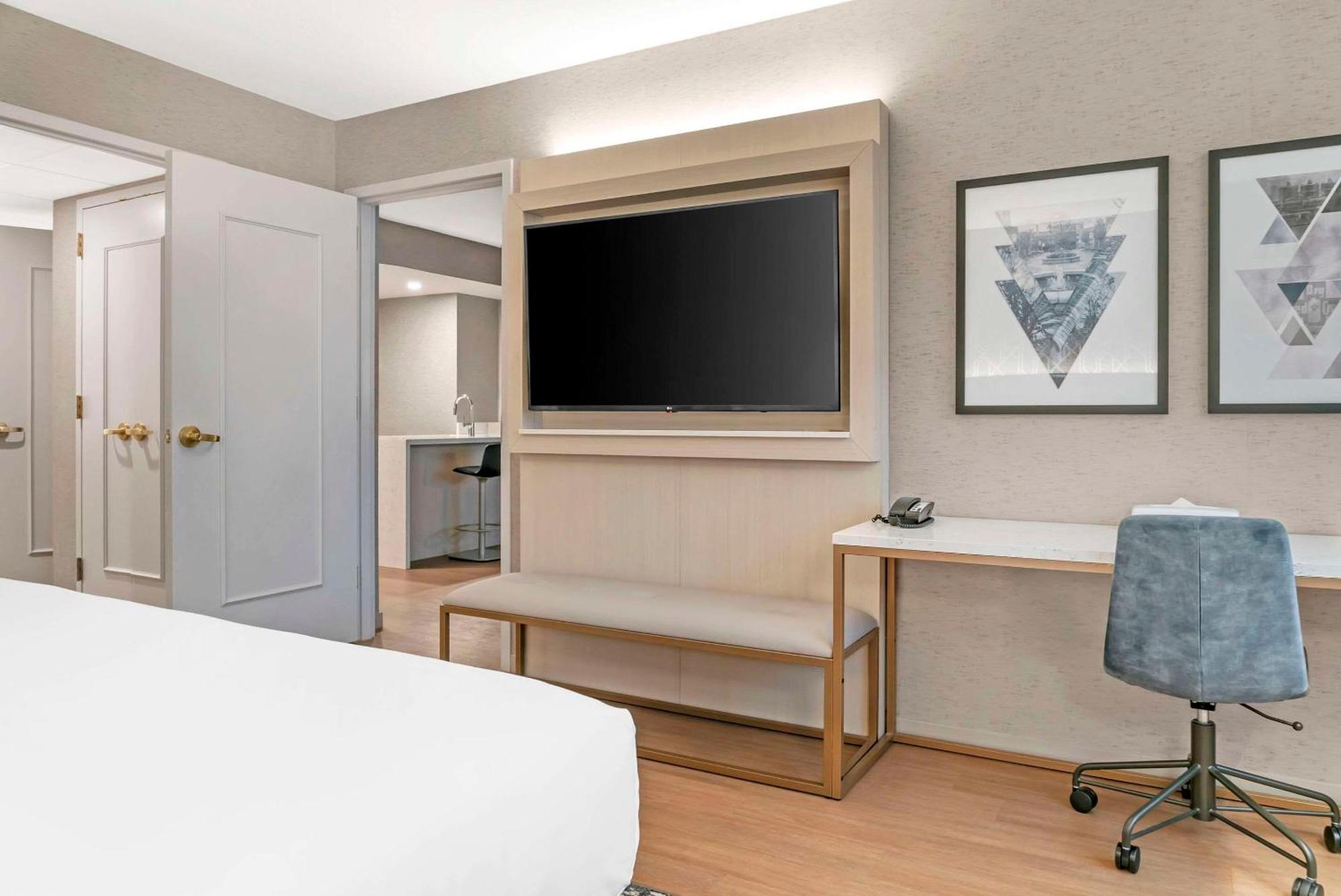 Radisson Plaza Hotel And Suites Kalamazoo Zewnętrze zdjęcie